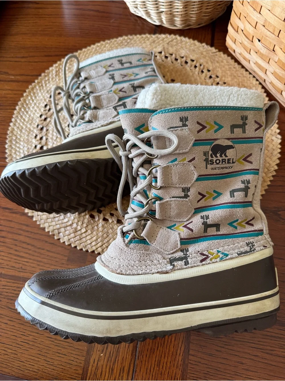 SOREL Deer Caribou Print Waterproof Women's Boots sz 6 Graphic Brown aztec Lace